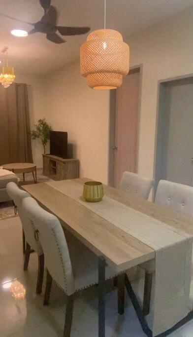 Orked Vanda, 3 Bedroom Apartment, Seaview Netflixwifiyoutube クアラ・トレンガヌ エクステリア 写真