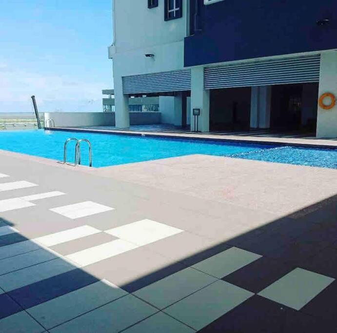 Orked Vanda, 3 Bedroom Apartment, Seaview Netflixwifiyoutube クアラ・トレンガヌ エクステリア 写真